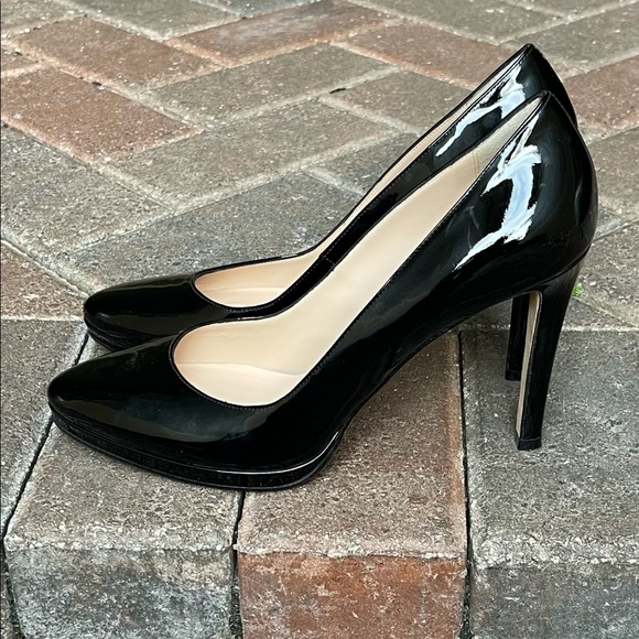 Aquatalia black patent leather platform pumps - Picture 3 of 10